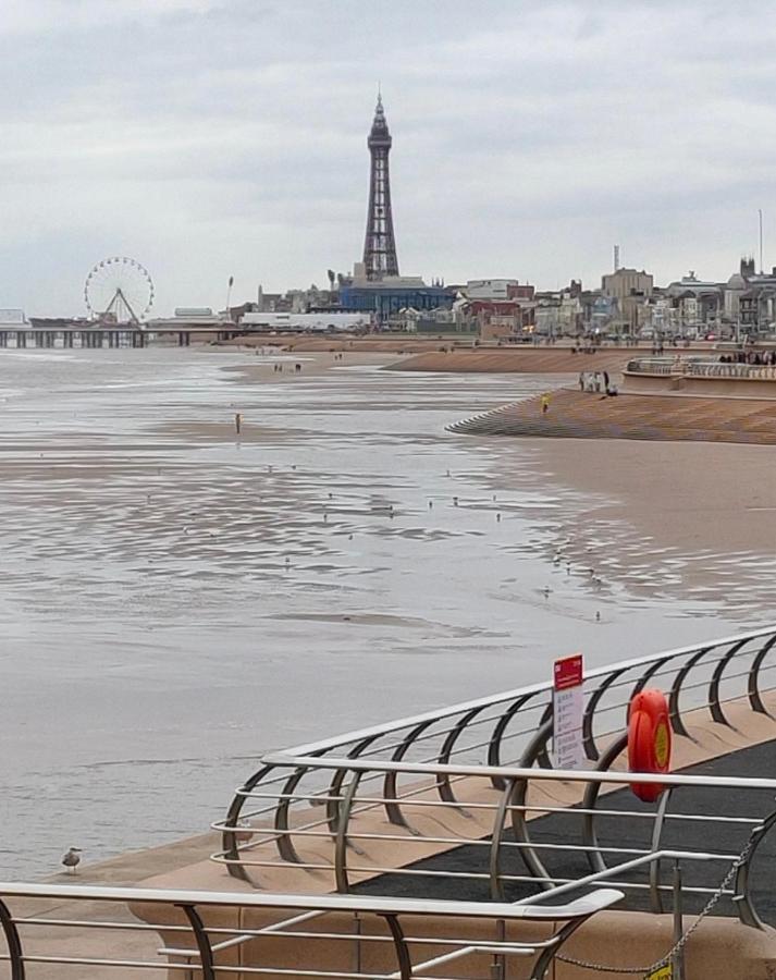 Bed and Breakfast By The Seaside Blackpool Exteriér fotografie